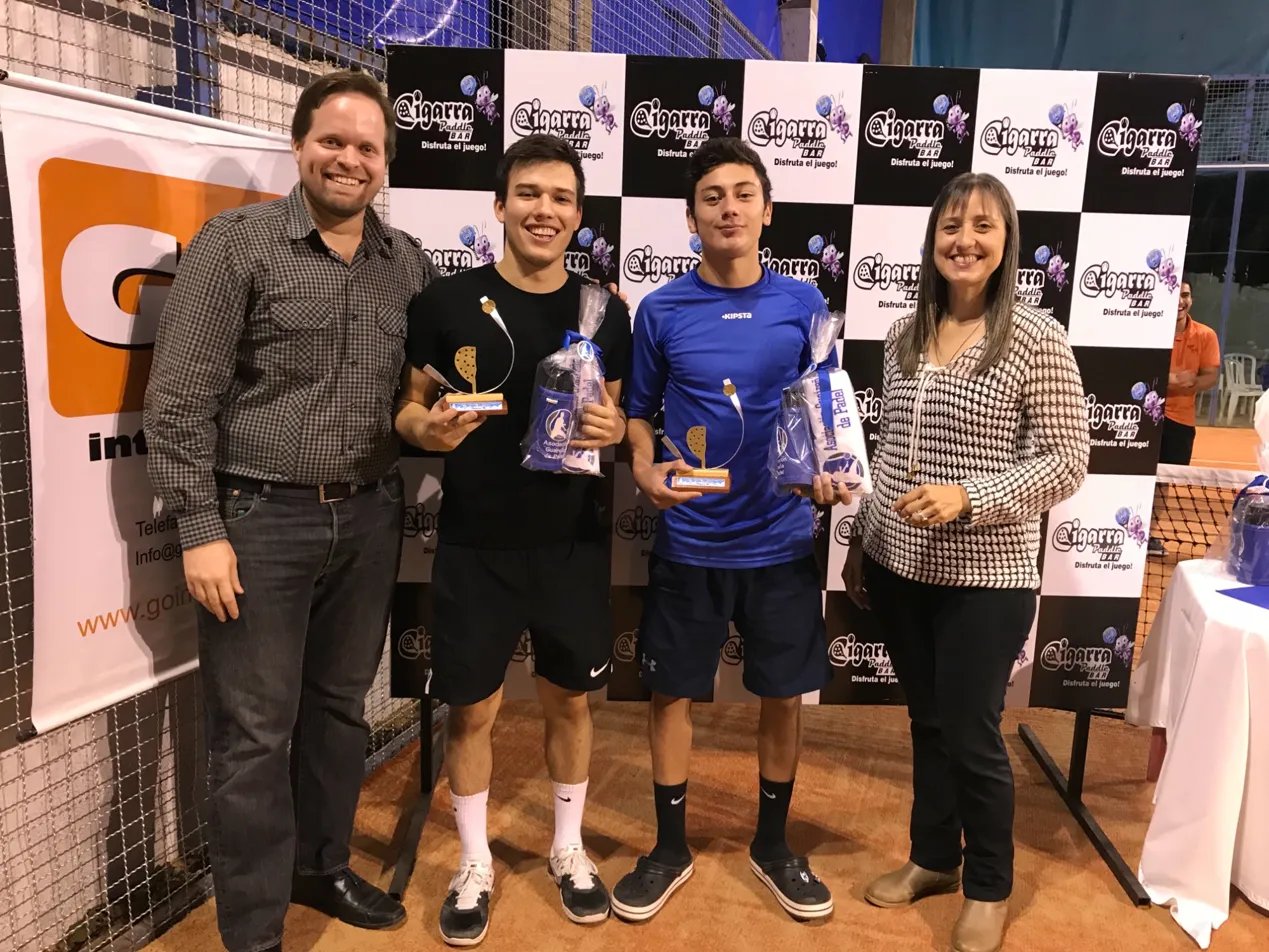 Presenting trophies with Go! Internet sponsorship visible